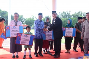 Bupati OKI Dapat Penghargaan Pemerhati Pendidikan Anak Bangsa