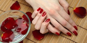 3-cara-alami-memutihkan-tangan-belang-karena-terbakar-matahari-dalam-sehari