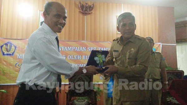 Bupati OKI Iskandar SE sampaikan SPT Tahunan dengan e-filing