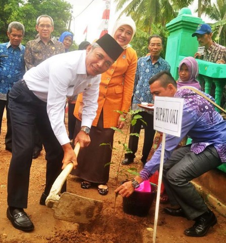 tanam pohon pada kegiatan KMDM