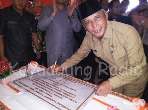 Penanda Tangganan Peresmian Gedung KPU Oleh Bupati OKI