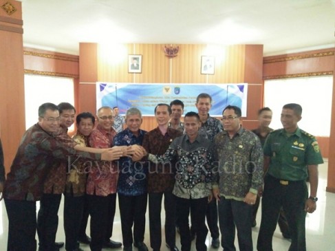 Penandatanganan Akta Perdamaian Masyarakat Tani Air Sugihan & PT. Selatan Agro Mekmur Lestari 09/02/17