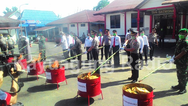 Kunjungan Kerja Kapolda Sumsel Ke Kabupaten OKI. Musnahkan Barang Bukti Narkotika Kamis (23/02/17)