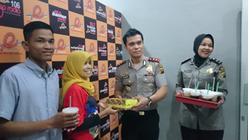 Kapolres OKI Berikan Suprise Kepada Krio Kayuagung Radio.